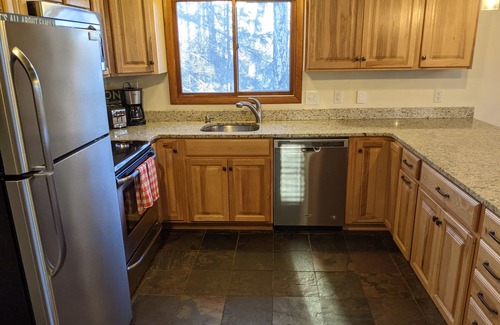 Ludlow Casa | HOT TUB + FIRE PIT -Walk to Okemo Base Lodge & Lifts. Reserva esta en casa de montaña