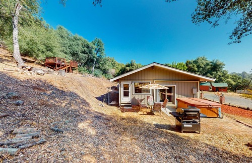 Jamestown Casa | Private home with peek-a-boo Yosemite views - near outdoor recreation