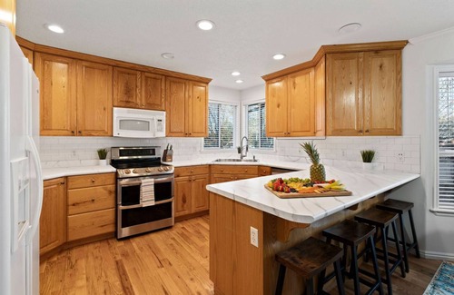 South Jordan Casa | 🏠Private home with hot tub. Beds for 32!