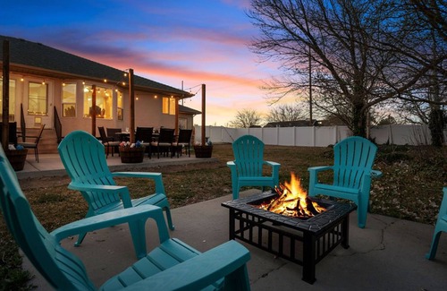 South Jordan Casa | 🏠Private home with hot tub. Beds for 32!
