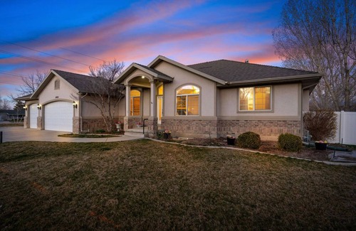 South Jordan Casa | 🏠Private home with hot tub. Beds for 32!