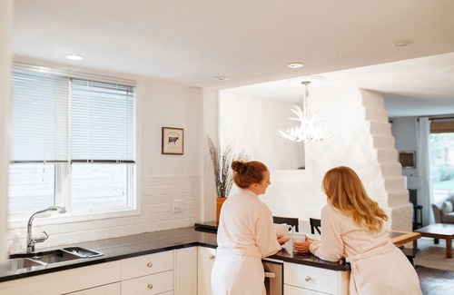 Saskatoon Downtown Casa | Private Hot Tub 3Bd, 5 min Walk to Broadway & Downtown