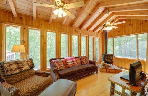 Vein Mountain Casa | Private Hot Tub and Deck! Secluded Marion Cabin