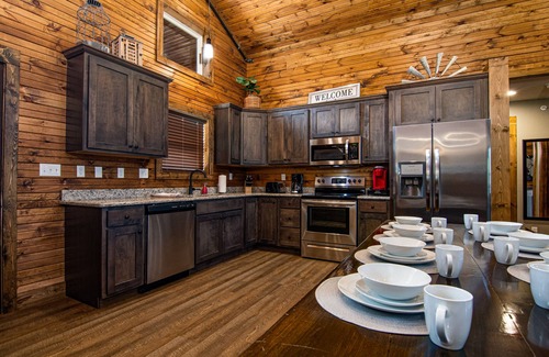 Reeds Spring Casa | ¡Timber Trails South-Hot Tub en tu terraza trasera! Cerca de piscina, voleibol de arena.