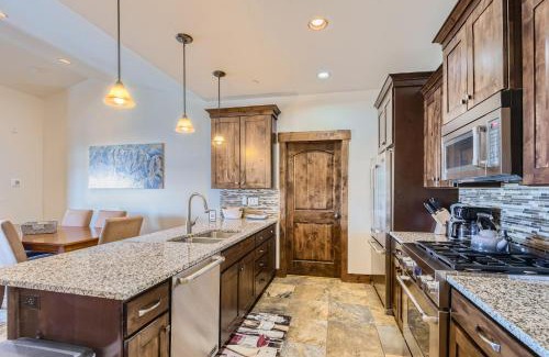Park City Casa | Private Hot Tub, Close to Resorts - Private Hot Tub - Close to PC, Mountain Mansion Family Getaway