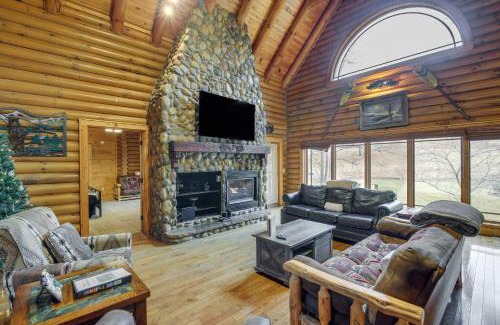 Gatlinburg - Pigeon Forge Casa | Private Hot Tub Creekside Sevierville Sanctuary