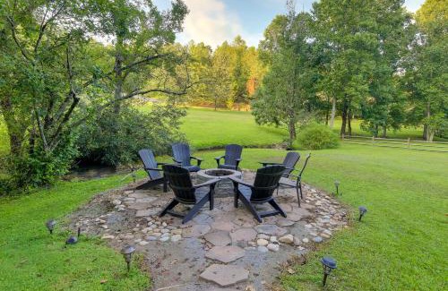 Gatlinburg - Pigeon Forge Casa | Private Hot Tub Creekside Sevierville Sanctuary