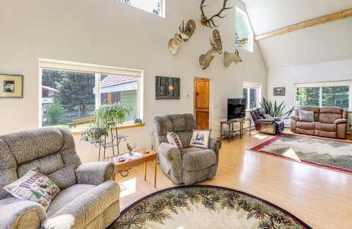 Lincoln Casa | Private Hot Tub Enchanted Hideaway in Lincoln!