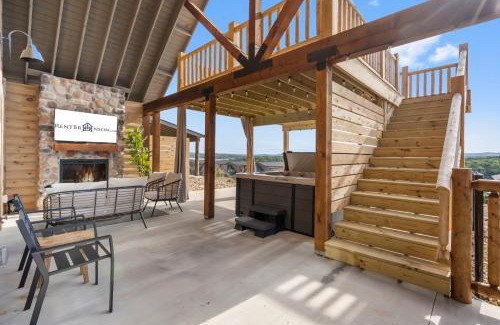 Table Rock Casa | Private Hot Tub-Free Attraction Tickets-Lake Lookout-Community Indoor & Outdoor Pools