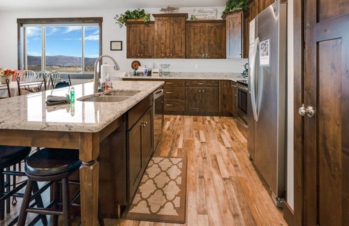 Sweetwater Casa | Private Hot Tub! Ideal Beach! Lake Views!