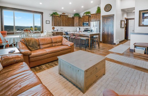 Sweetwater Casa | Private Hot Tub! Ideal Beach! Lake Views!