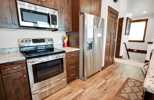 Sweetwater Casa | Private Hot Tub! Ideal Beach! Lake Views!