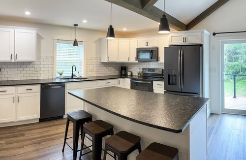 Fort Littleton Casa | Private + Hot Tub + Kids Toy Loft + Pool Table