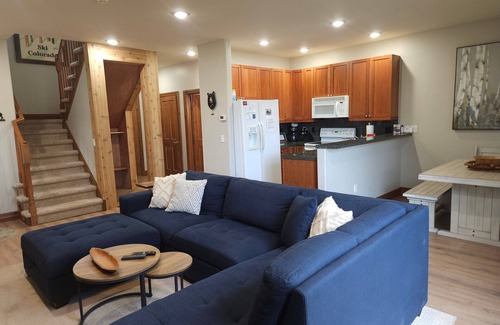 The Highlands Casa | Private Hot Tub, MountainScape Chalet! Family Paradise!
