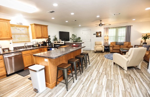 Galveston Casa | Private Hot Tub Oasis / Comfy Home 6 Min Dr to Beach