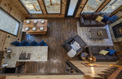 Pickens Cabina | Private Hot Tub + Outdoor Oasis + Split Floor Plan + Arcade + Family Friendly