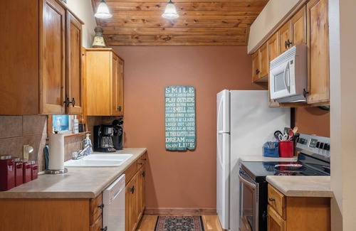 Branson West Cabina | Private HotTub! Minutes to Silver Dollar City! First Responder Owned! Local Hero at Stonebridge! WOW