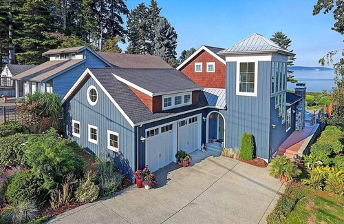Camano Island Casa | Private House on the Waterfront in Quiet Beach Neighborhood.