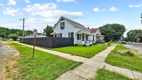 Caseyville Casa | Private House - Sleeps 8 - 13 Min to Downtown STL