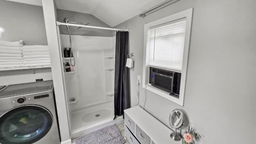 Caseyville Casa | Private House - Sleeps 8 - 13 Min to Downtown STL