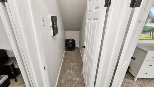 Caseyville Casa | Private House - Sleeps 8 - 13 Min to Downtown STL