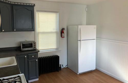 Perth Amboy Casa | Private house with 3 bedrooms and 1 bathroom and free parking convenient to NYC Manhattan bus and train