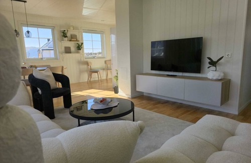 Nordkapp Casa | Private house with jacuzzi in the fishing village near by North Cape