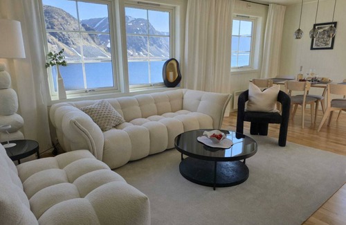 Nordkapp Casa | Private house with jacuzzi in the fishing village near by North Cape