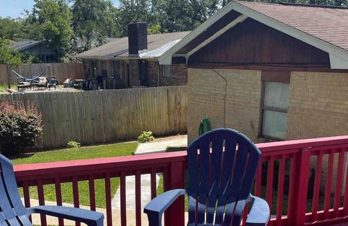 West Pensacola Casa | PRIVATE HUGE POOL/ 25 MINS TO BEACH/ SPACIOUS 4BED/3BATH KING BED