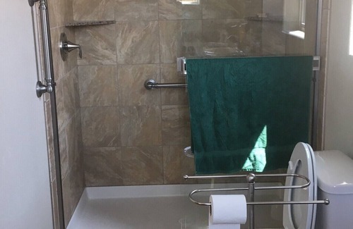 Minden Apartamento | Cuartos privados en la casa privada. Entrada privada, baño con ducha.