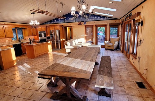 Earlville Casa | Private INDOOR HEATED POOL + Hot Tub + Game Room - Family Friendly