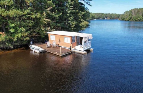 Brantingham Casa | Private Island, 5 Homes, 2 HotTub, Boat -Sleeps 17