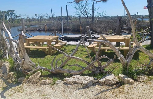 Homosassa Cabina | Private Island Cabin on The River. Boat Access Only.
