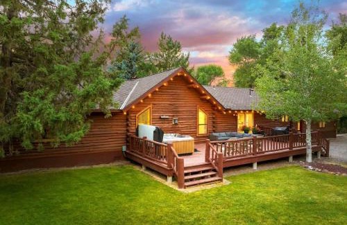 Rigby Casa | Private Island Fire Pit & Arcade