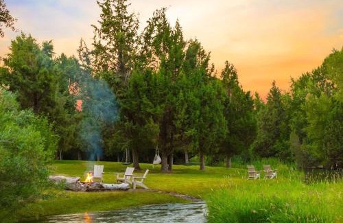 Rigby Casa | Private Island Fire Pit & Arcade