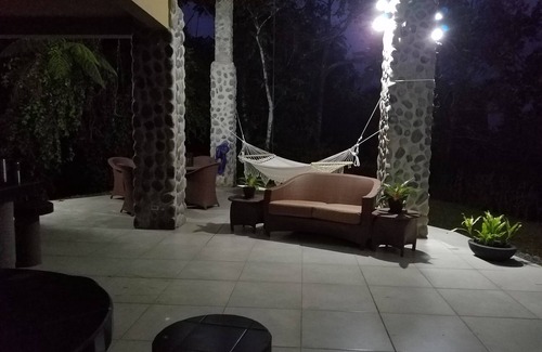 Ballena Casa | Jungle Retreat - 43 Acres - 2230sf Experimenta la naturaleza con comodidad