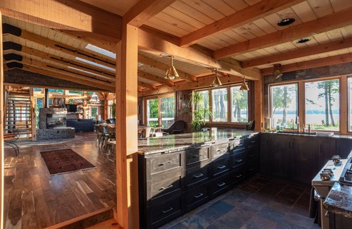 Baileys Harbor Cabina | Private Kangaroo Lake Waterfront home in Baileys Harbor