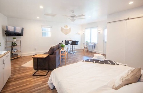 El Segundo Apartamento | Private King Bed Suite, Near Beach| Long Term Stay