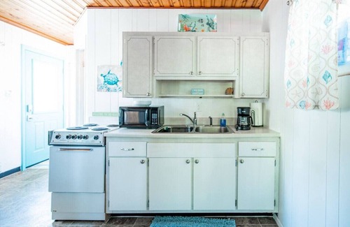 Bradenton Cabaña | Private King Bed Suite-Near AMI Beach-Walk D’Town.