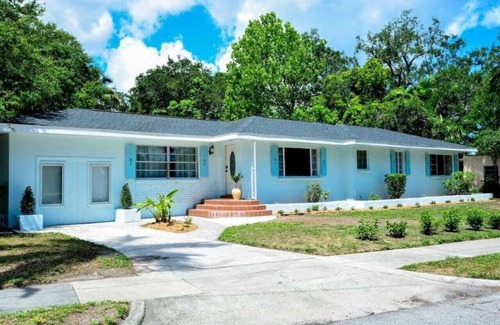 Bradenton Cabaña | Private King Bed Suite-Near AMI Beach-Walk D’Town.