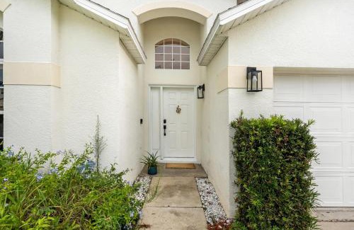 Sunrise Lakes Apartamento | Private King BR Pool Access Near Disney