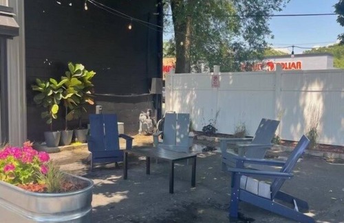 North Muskegon Apartamento | Private King Studio Close to the Action and Recently Renovated