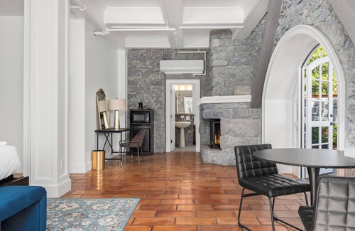 Santa Rosa Apartamento | Private King Suite at the Historic Stonehouse Inn!