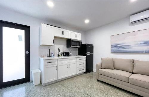 Coral Way Apartamento | Private King Suite in Miami