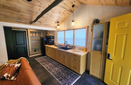 Harrison Cabina | Private lake access-Kayaks-Fishing-Swimming-Board Games-Darts-Corn hole-Wifi-AC