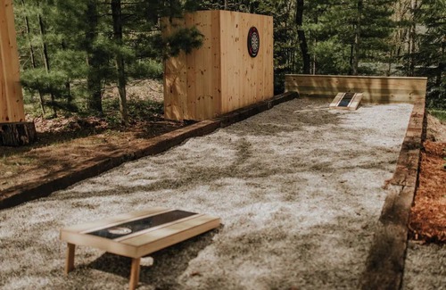 Harrison Cabina | Private lake access-Kayaks-Fishing-Swimming-Board Games-Darts-Corn hole-Wifi-AC