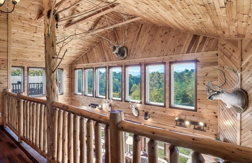 Sevierville Cabina | Private Lake- Amazing Views -2 Acres - Lux Cabin