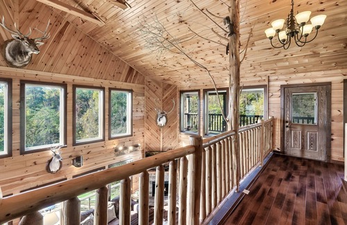 Sevierville Cabina | Private Lake- Amazing Views -2 Acres - Lux Cabin