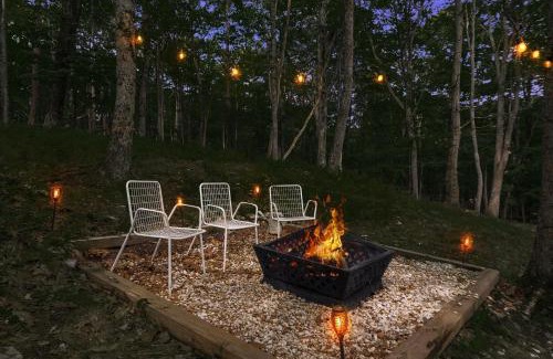 Terra Alta Casa | Private Lake Beach Cabin w Golf Pool Fire pit