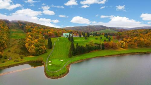 Terra Alta Casa | Private Lake Beach Cabin w Golf Pool Fire pit